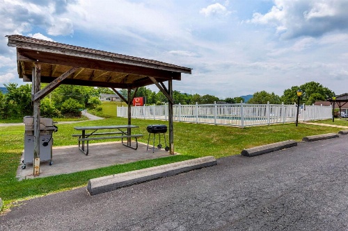 Econo Lodge Woodstock  Shenandoah Valley I 81 image 1